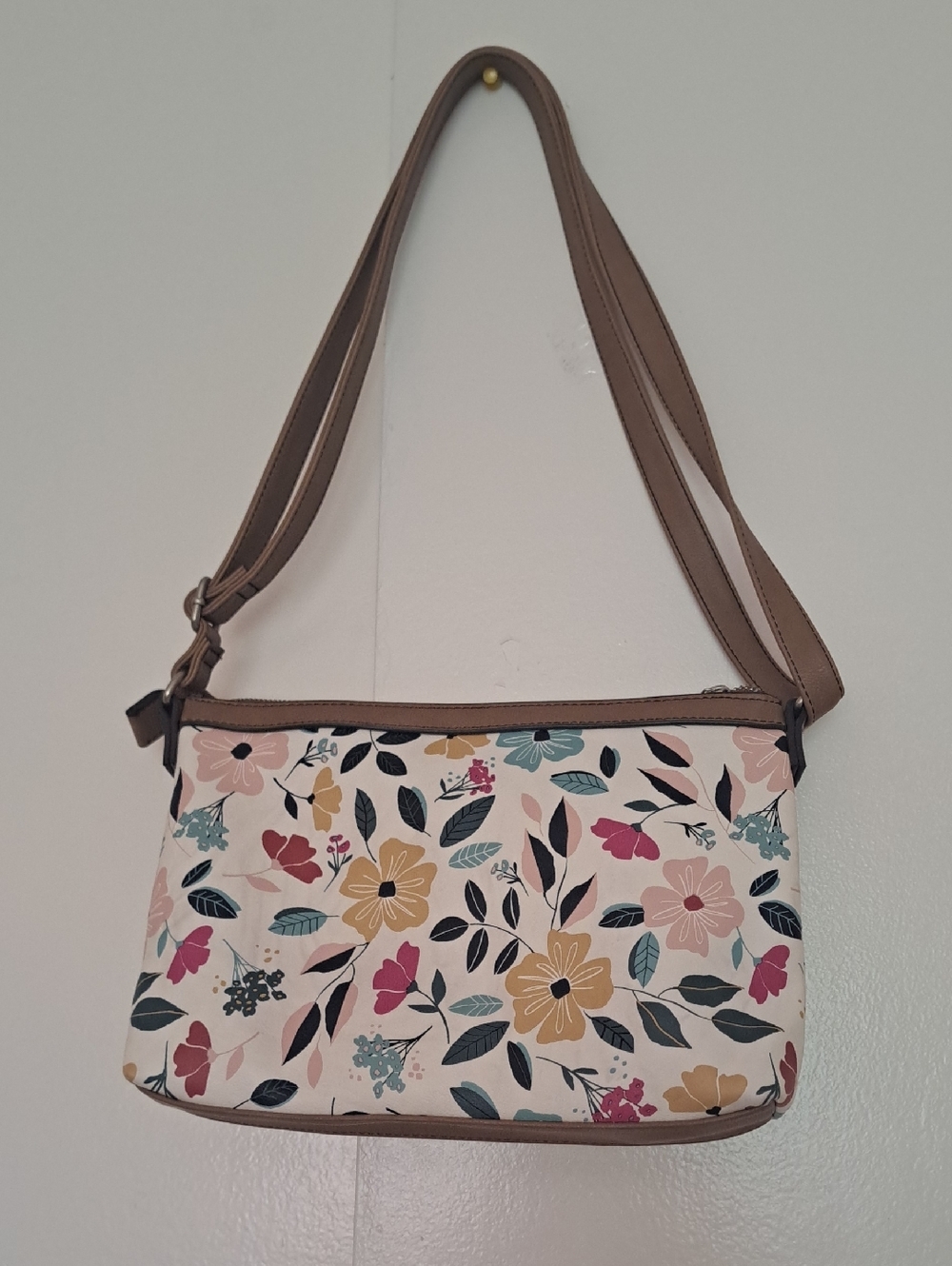 RELIC Floral Crossbody Bag with Taupe Trim - Picture 3 of 11